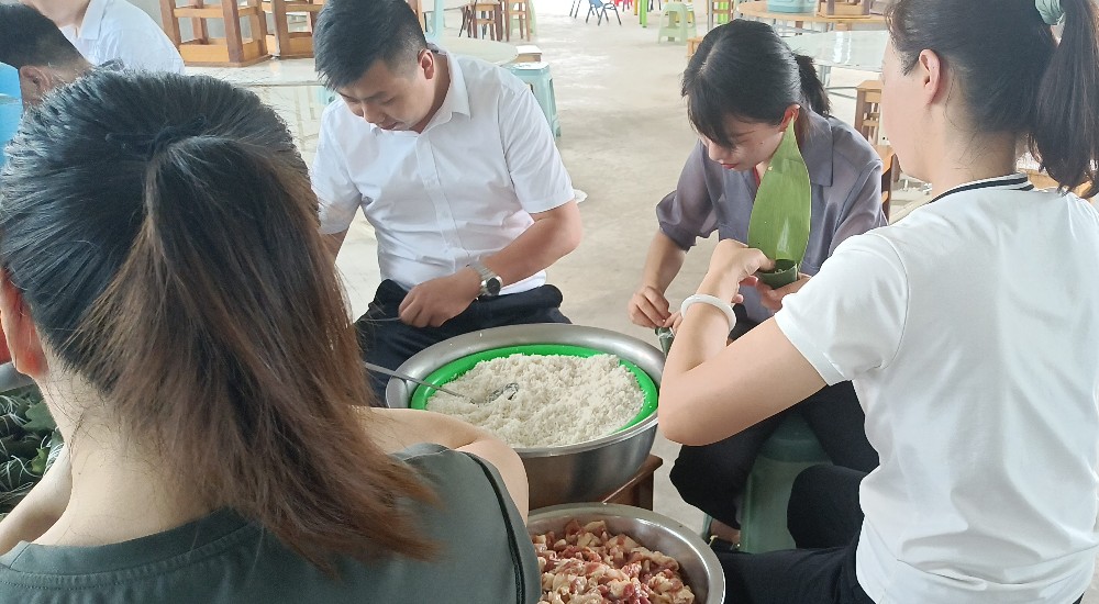 易德利开展“端午浓香情 意暖职工心”活动